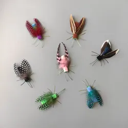 Juguete para gatos de insecto con plumas simuladas interactivo