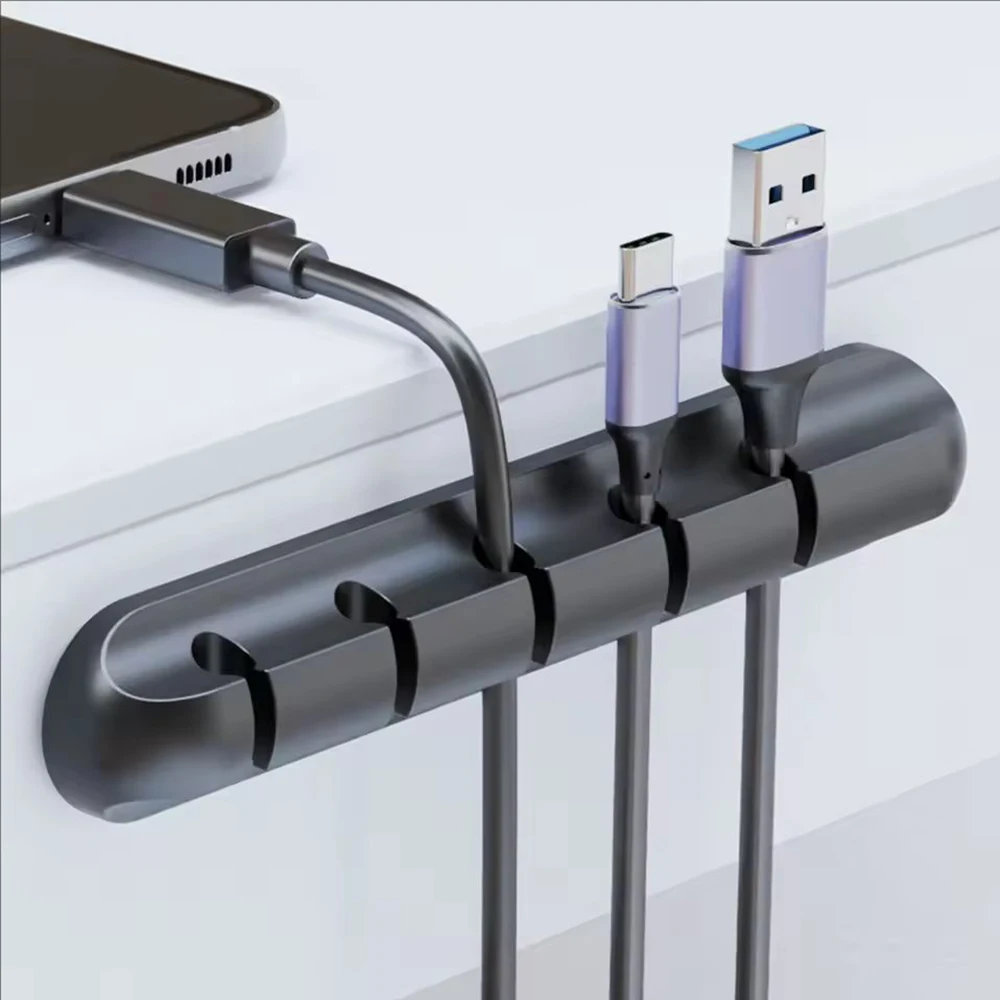 Organización de cables en el escritorio