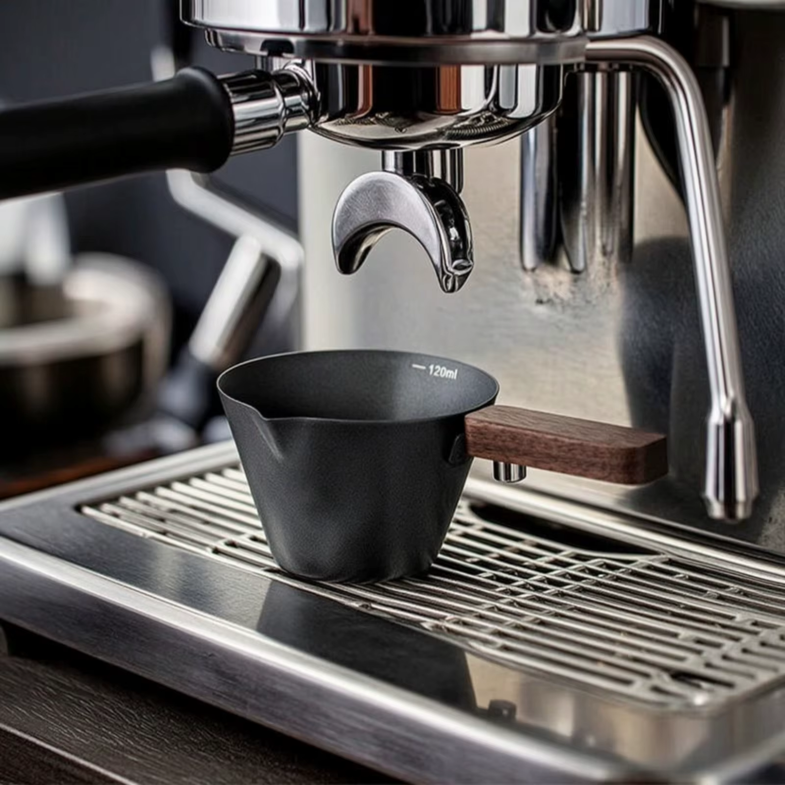 Portavasos exprimidor de café con asa – Medidor para baristas - imagen 2