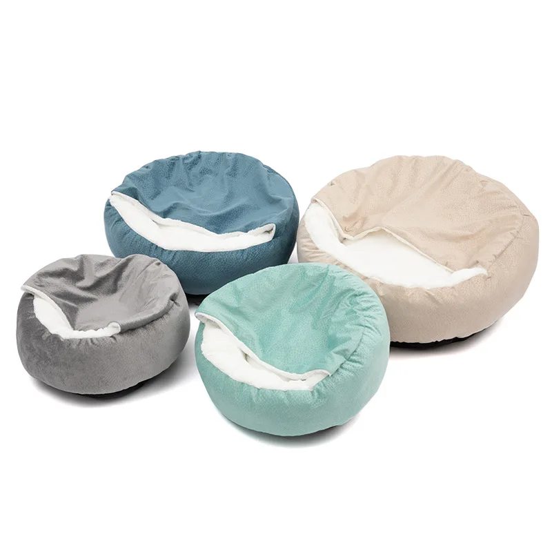 Cama ortopédica en posición desplegada con relleno suave