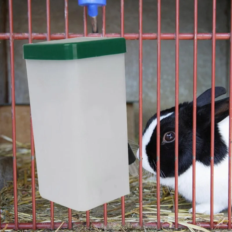 Botella de agua para mascotas en color blanco