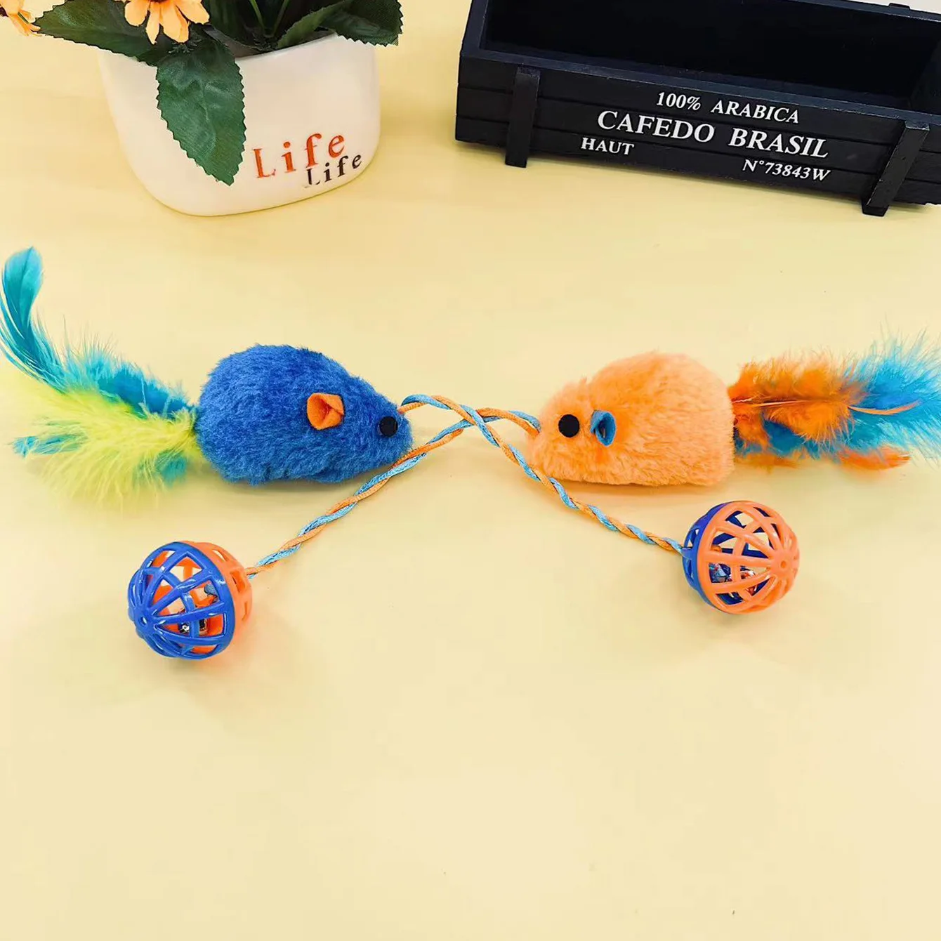 Ratón de peluche con campana - vista frontal