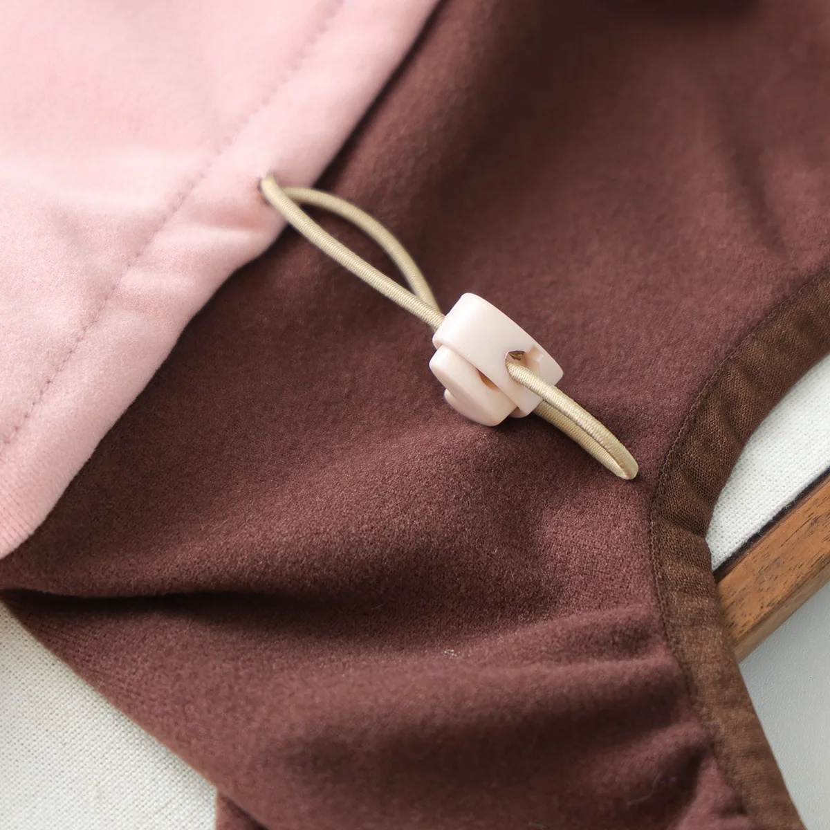 Mono cortavientos para perro Yorkshire talla XS con cuello alto
