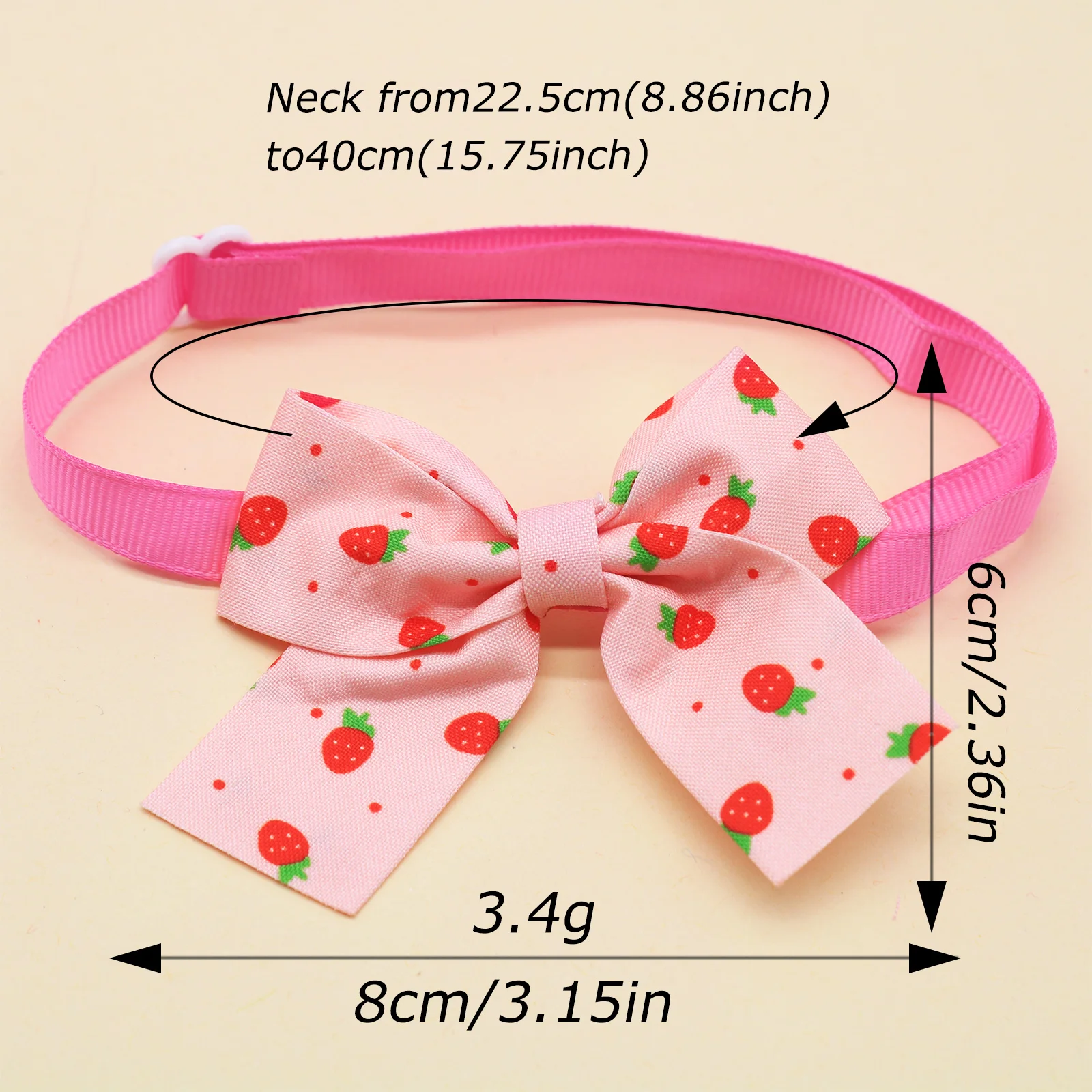 Detalle del estampado de fresas en la bandana ajustable