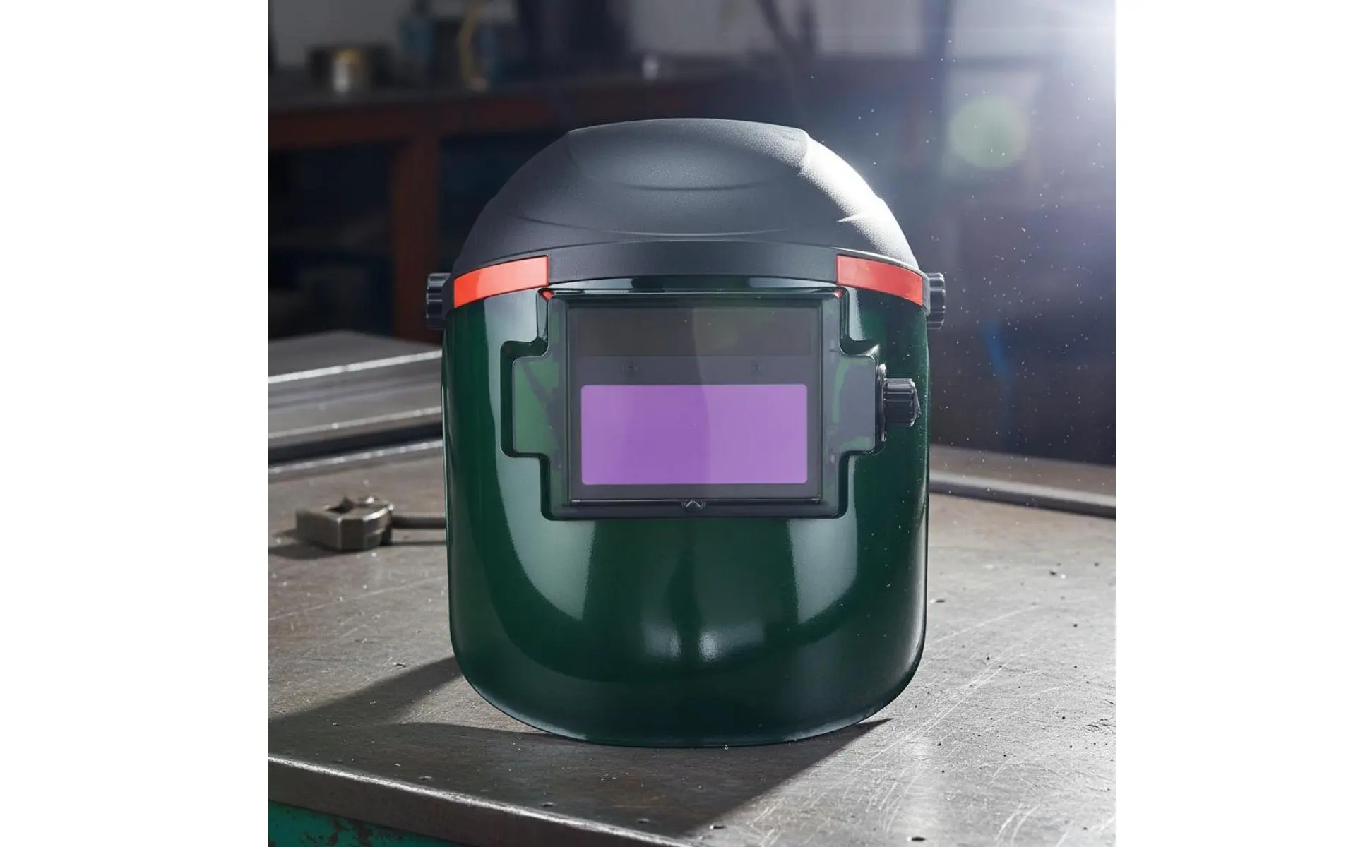 Casco de soldadura con sistema de energía solar