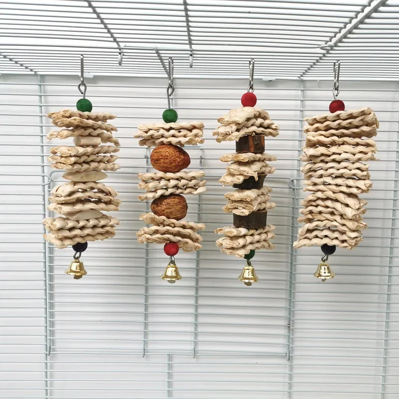 Juguete de madera con cuentas de colores para loro