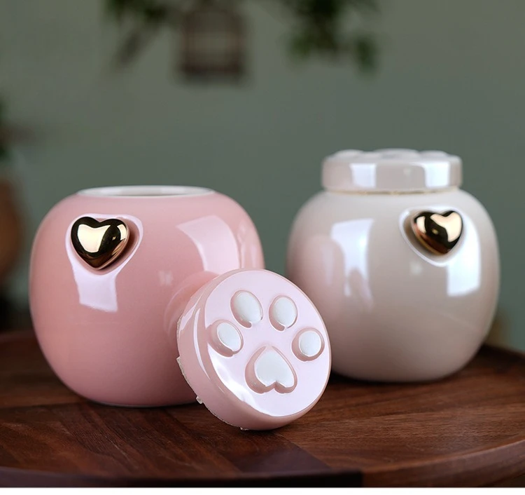 Urna de cerámica decorativa en tono neutre