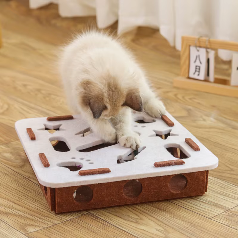 Juguete rompecabezas de fieltro con pelota para gatos - imagen 4