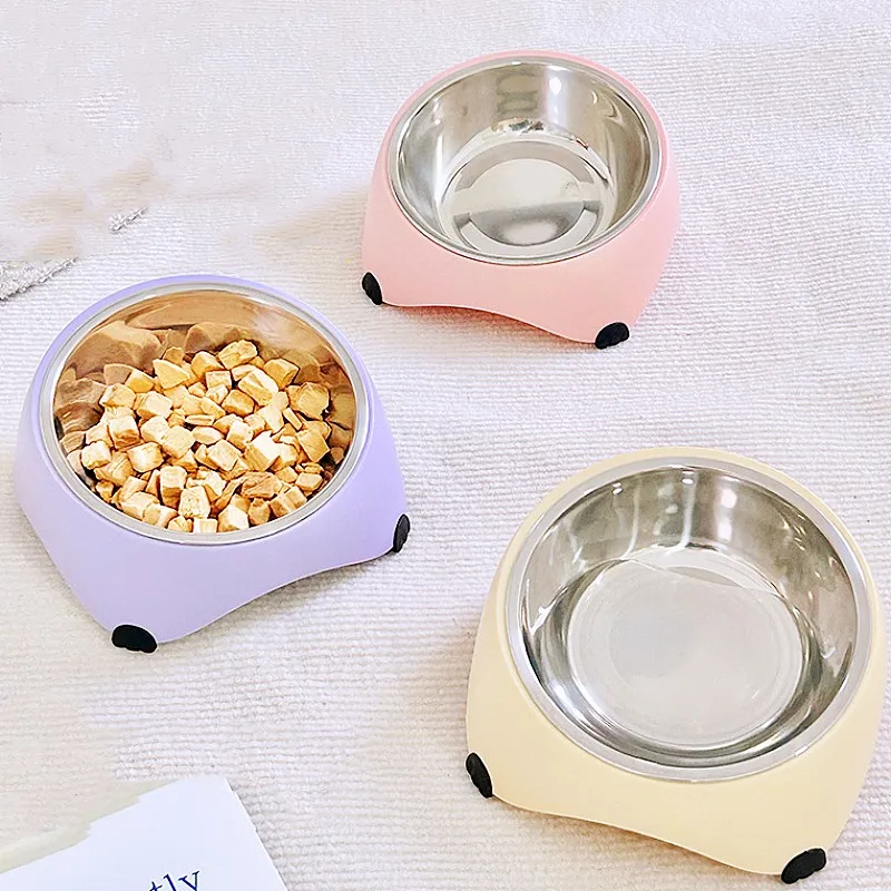 Tazón con agua para perro mediano