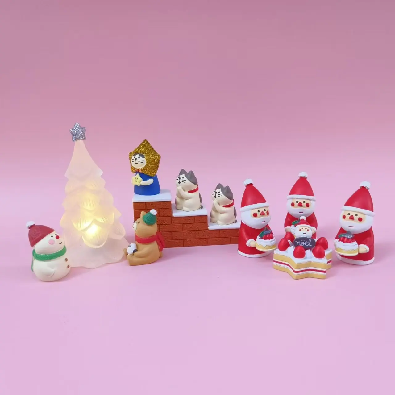 Conjunto de adornos navideños de resina