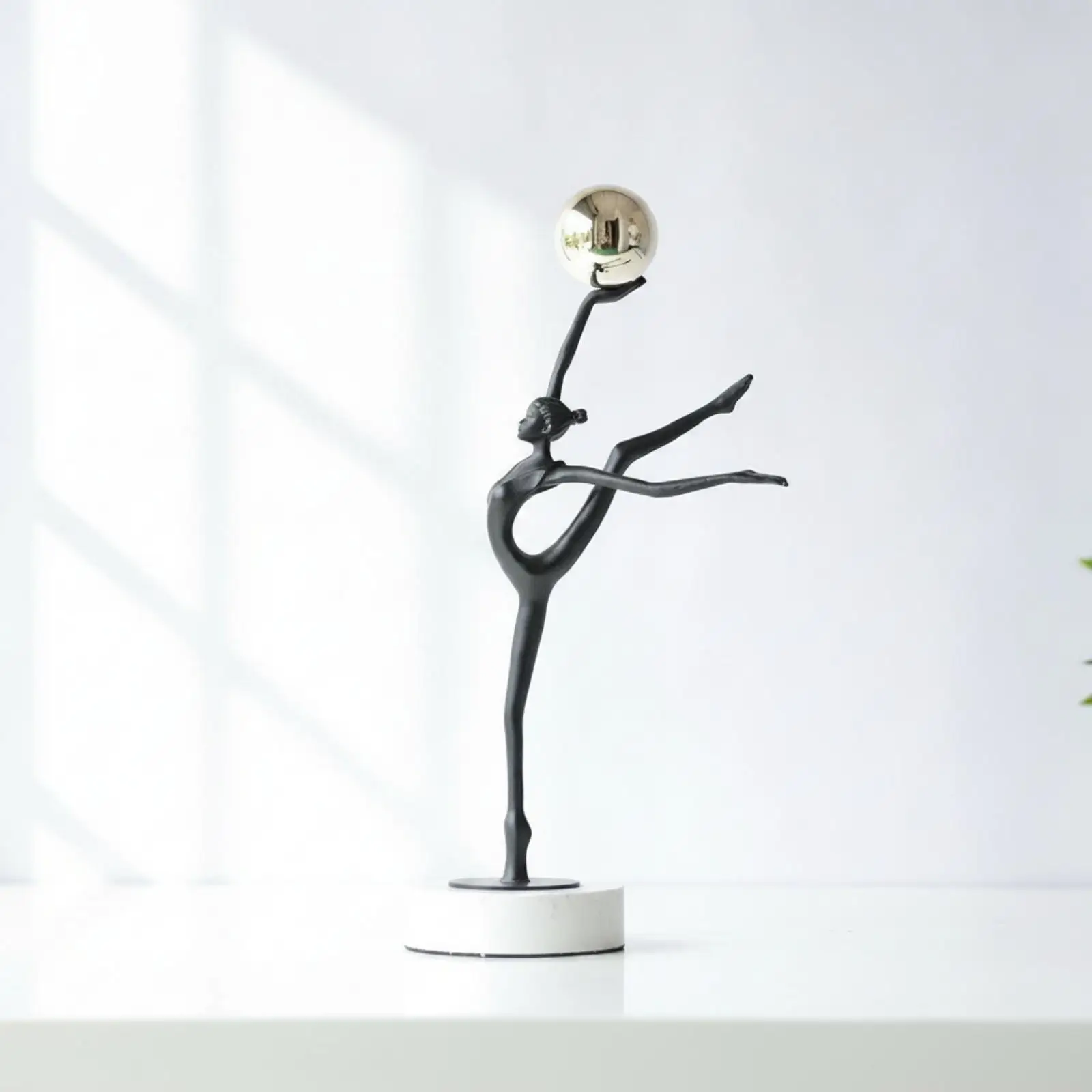Estatua decorativa femenina en aleación negra mate – Figura contemporánea para el hogar - imagen 2
