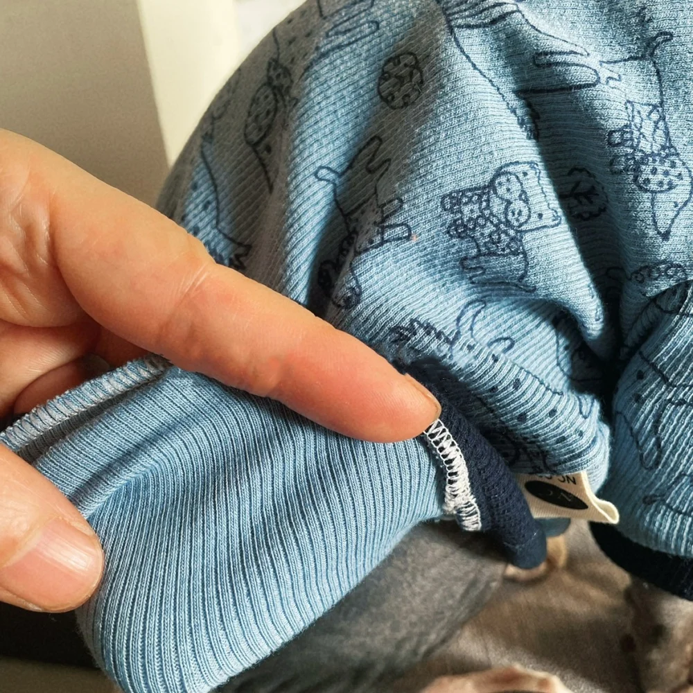Camiseta elástica suave para gato Sphynx azul primaveral – Ropa floral rosa - imagen 5