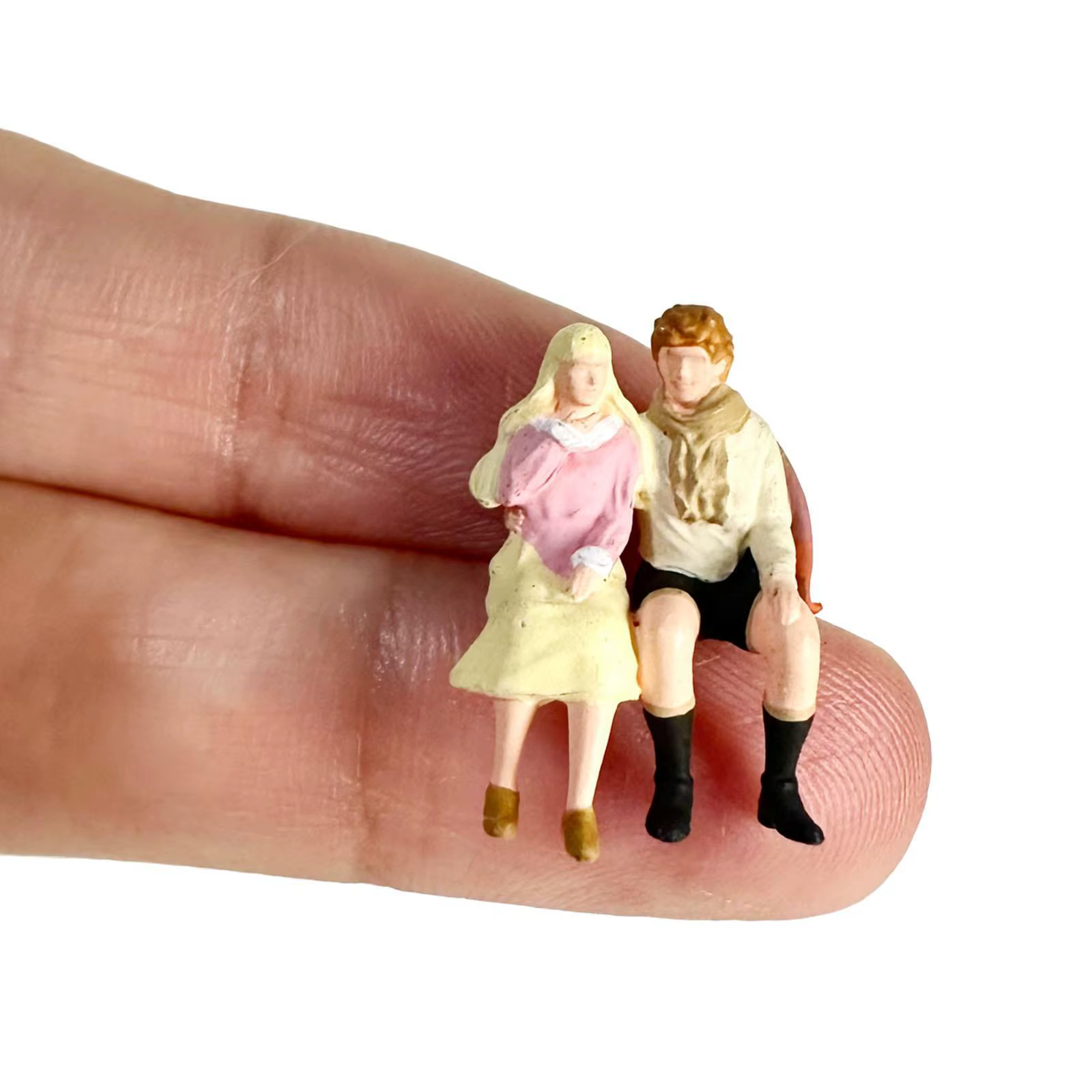Figura en miniatura de pareja a escala 1/64 en escena decorativa