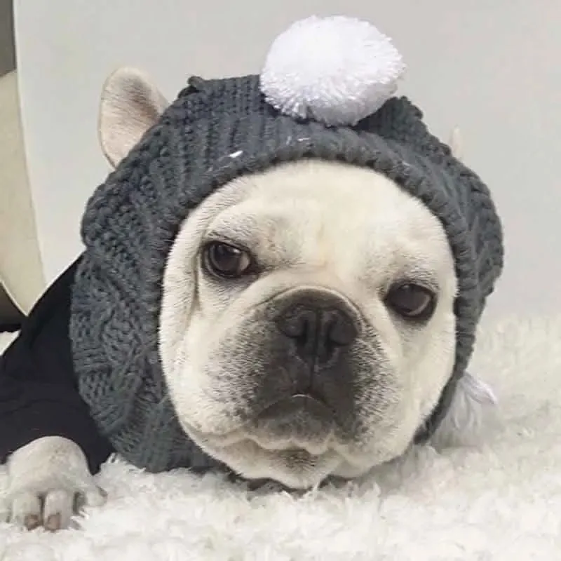 Gorro detallado con pompón
