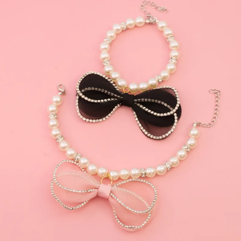 Collar elegante para gatos y perros en uso