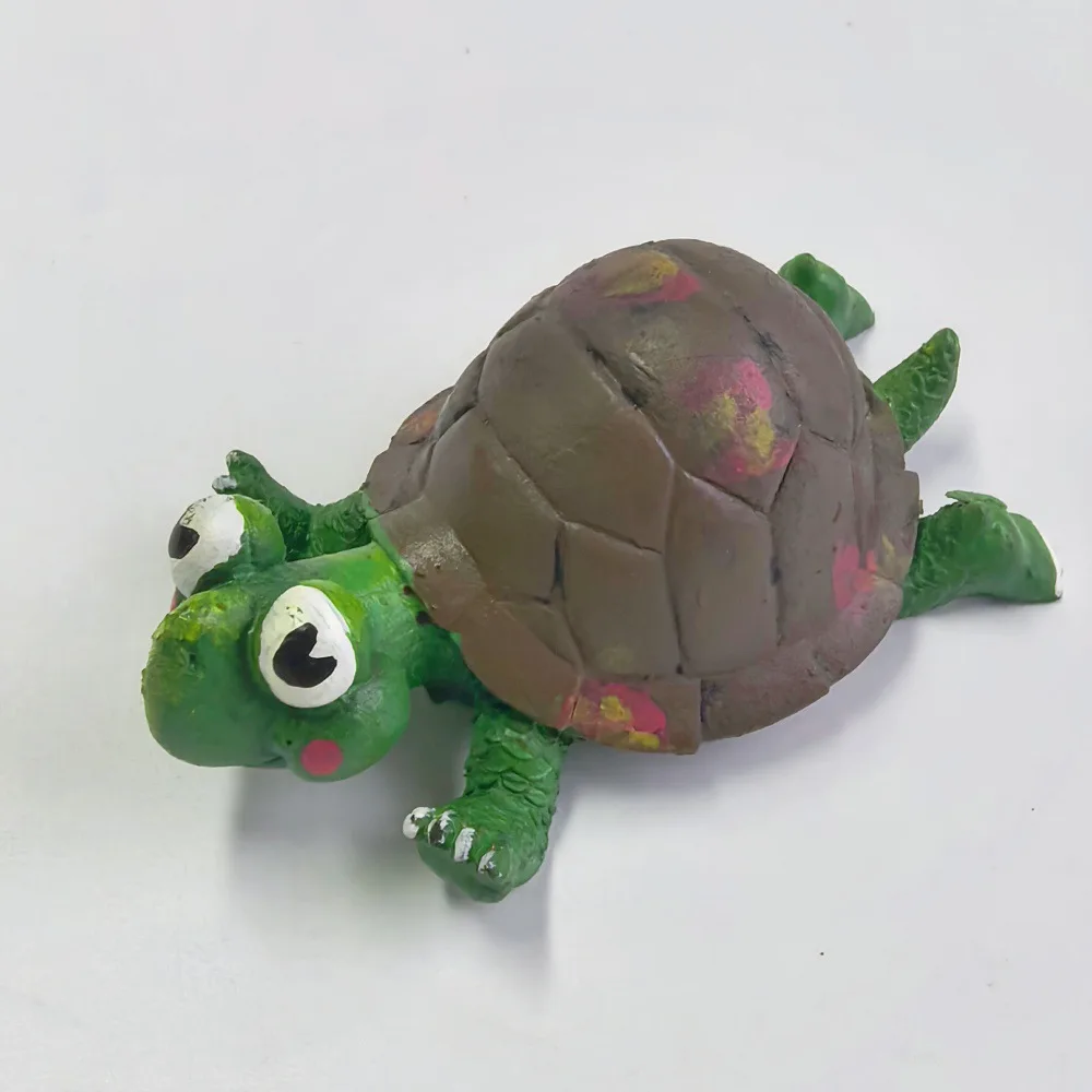 Figura de tortuga marina miniatura vista frontal