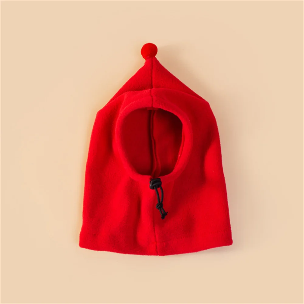 Gorro puesto en un perro pequeño