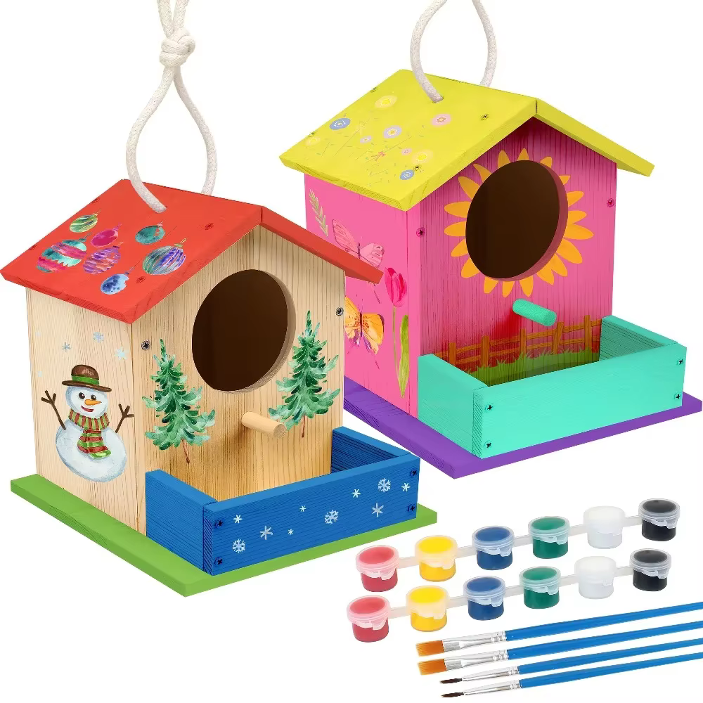 Materiales para pintar una casita de pájaros de madera