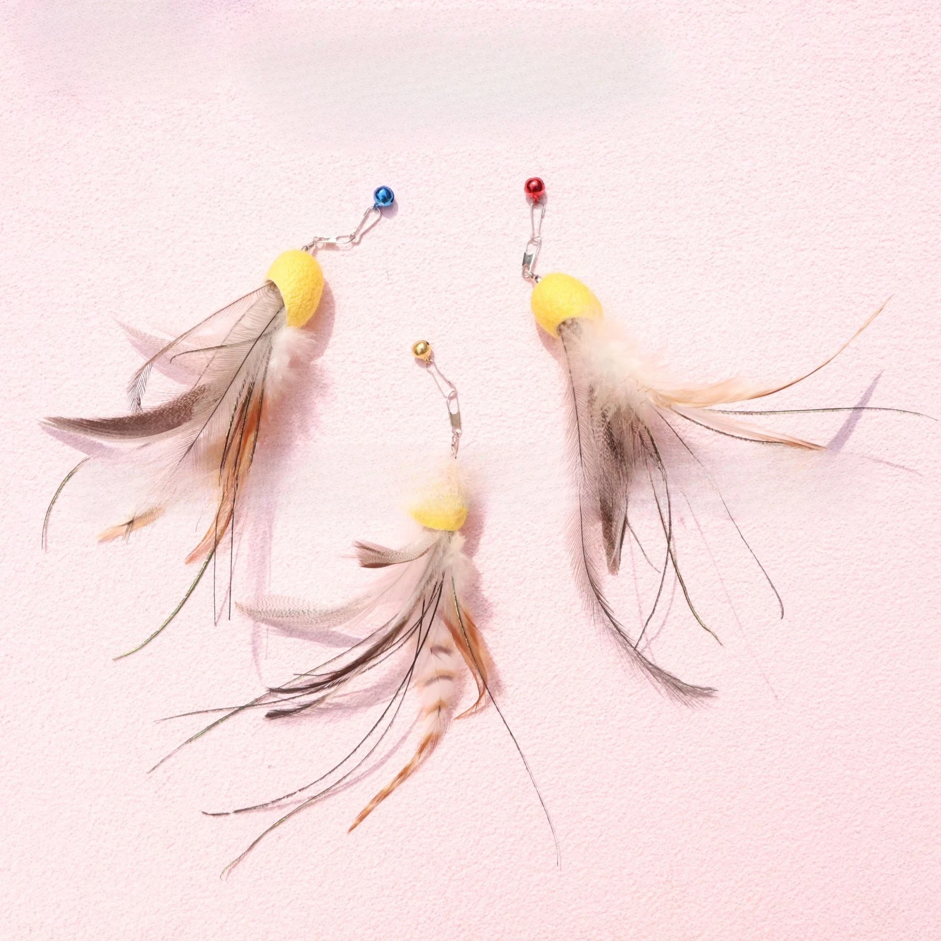 Varita de plumas ligera para gatos