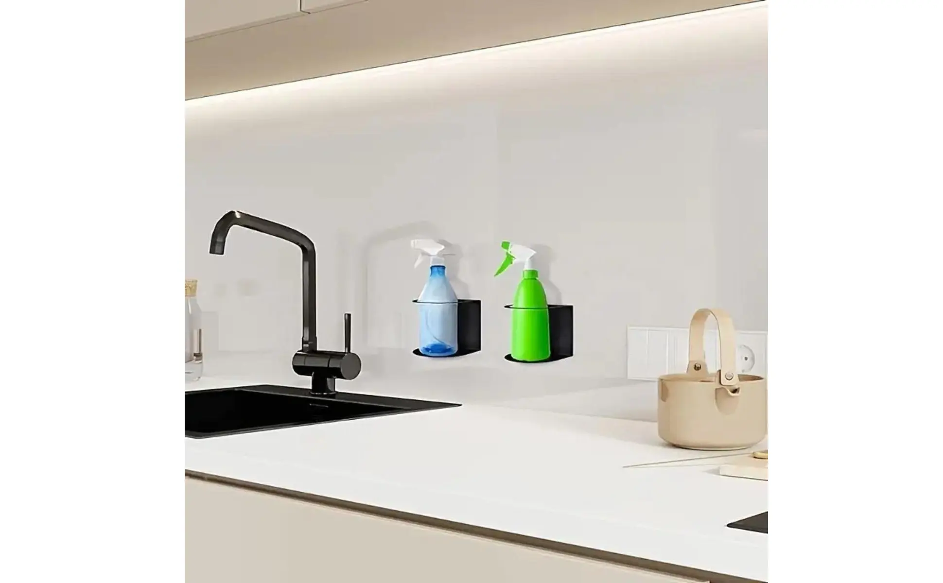 Instalación fácil del soporte en pared para botellas pulverizadoras