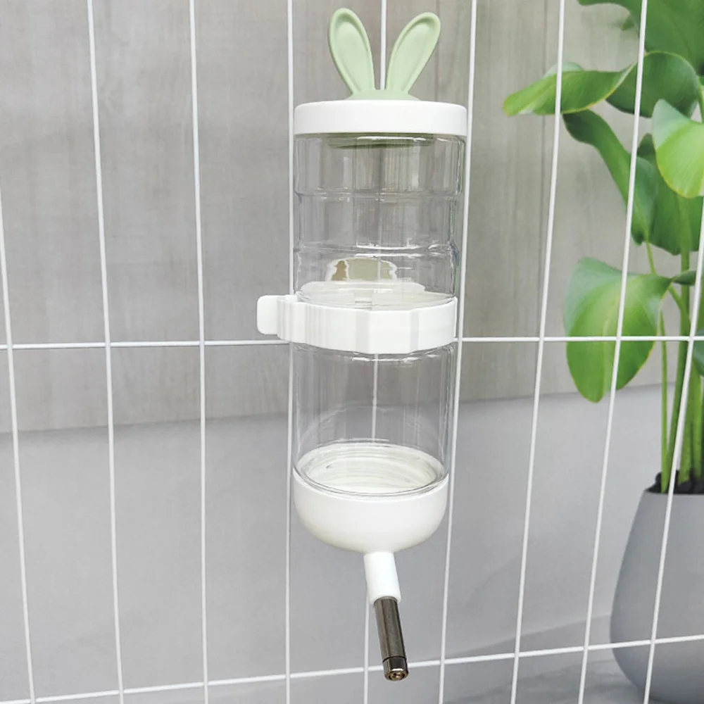 Dispensador de agua colgante visto de frente