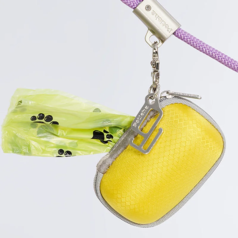 Uso del dispensador de bolsas para perros en exterior
