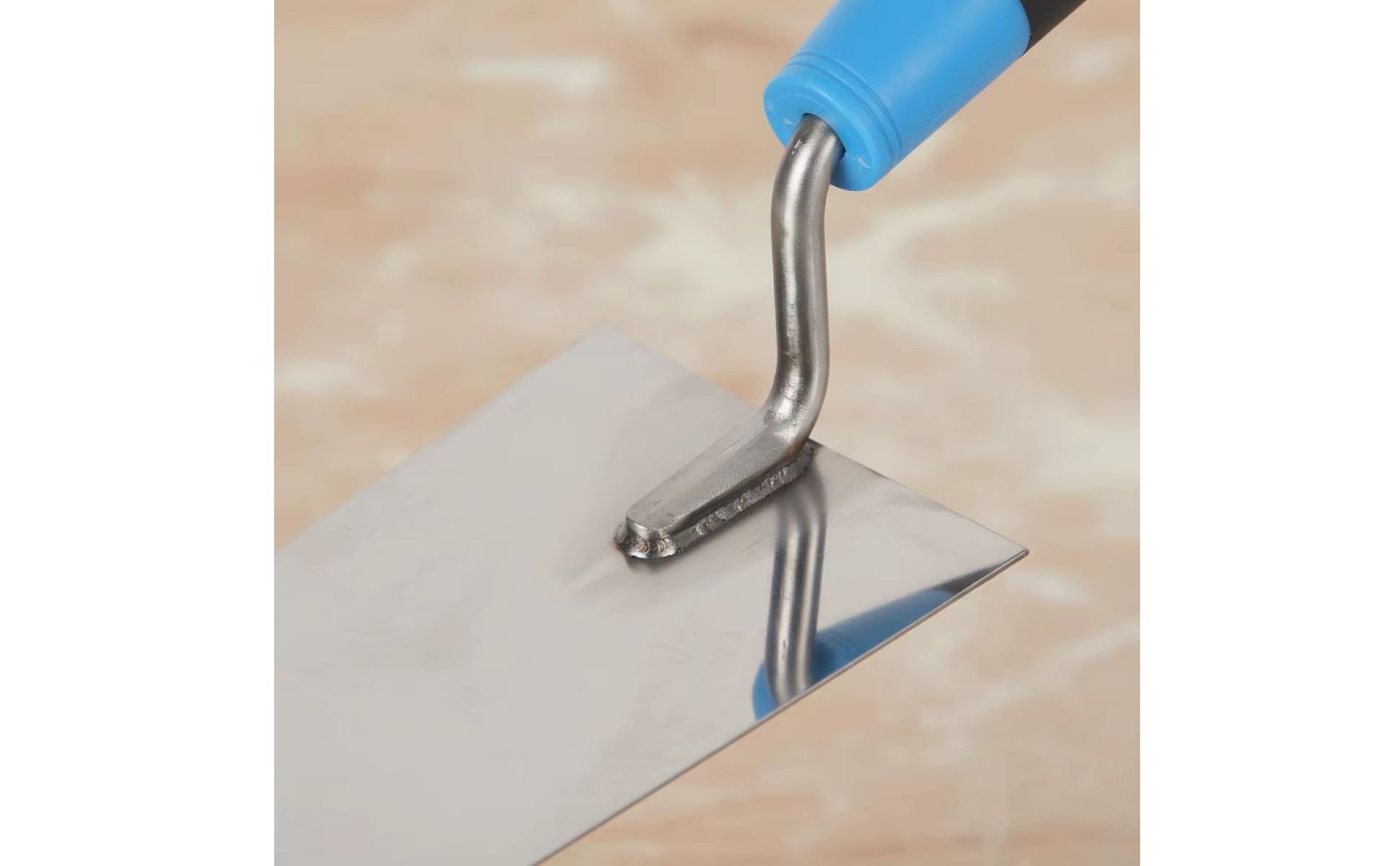 Detalle de la herramienta para trabajos de albañilería