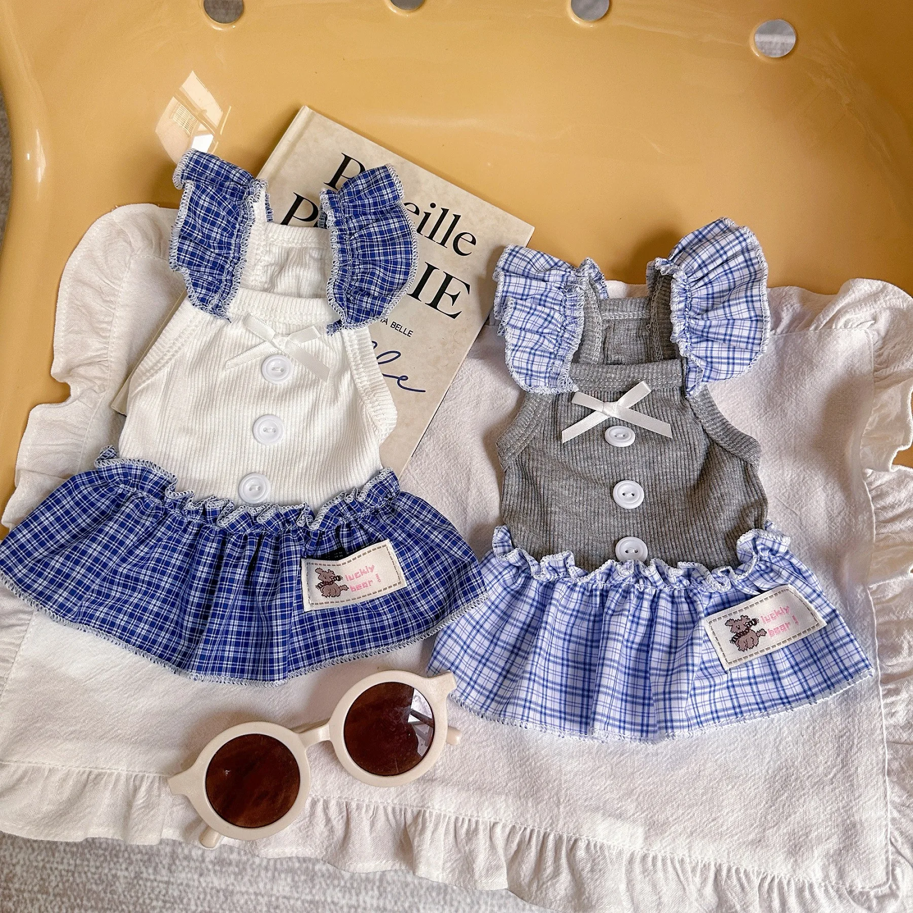 Detalle de volantes del vestido