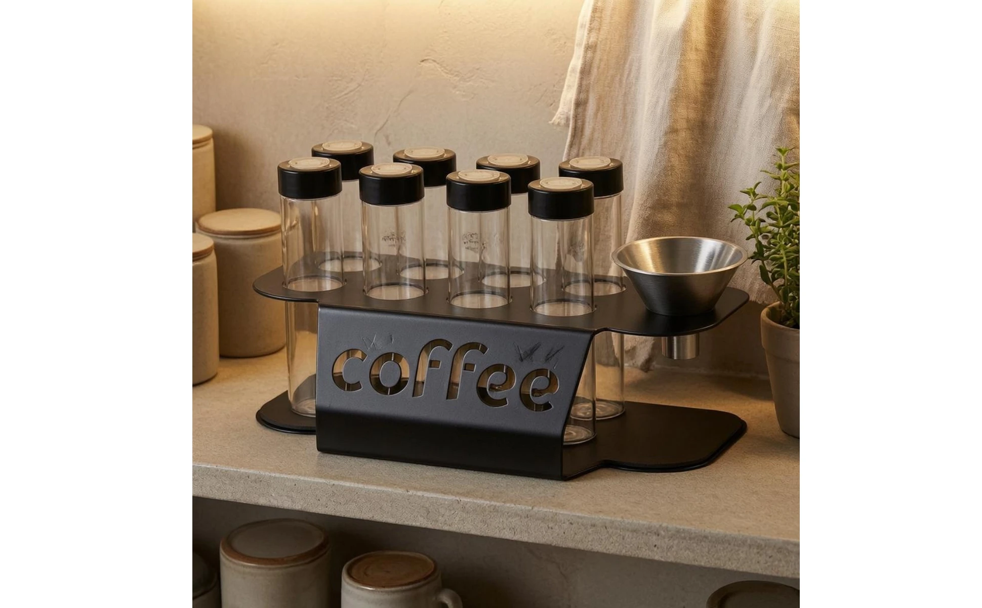 Frascos con tapas negras para café