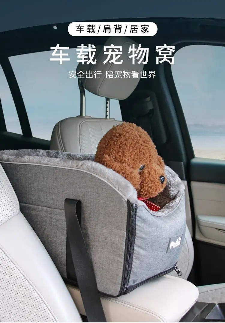 Cojín transportador para mascotas desplegado en consola central de coche