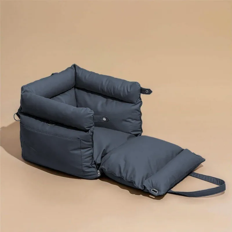 Cama grande acolchada y acogedora