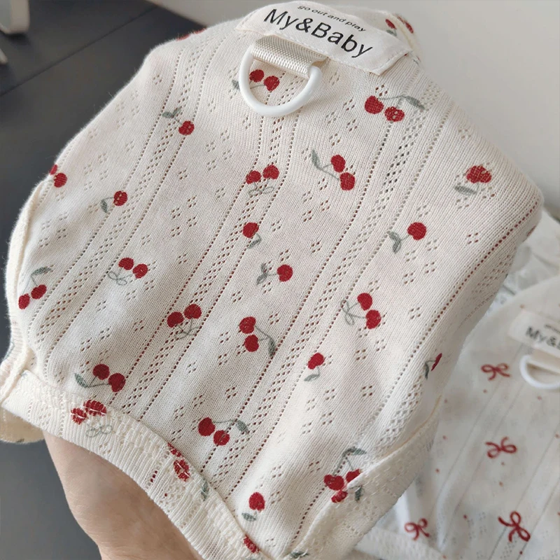 Chaleco blanco con estampado floral para perros pequeños y medianos - imagen 3
