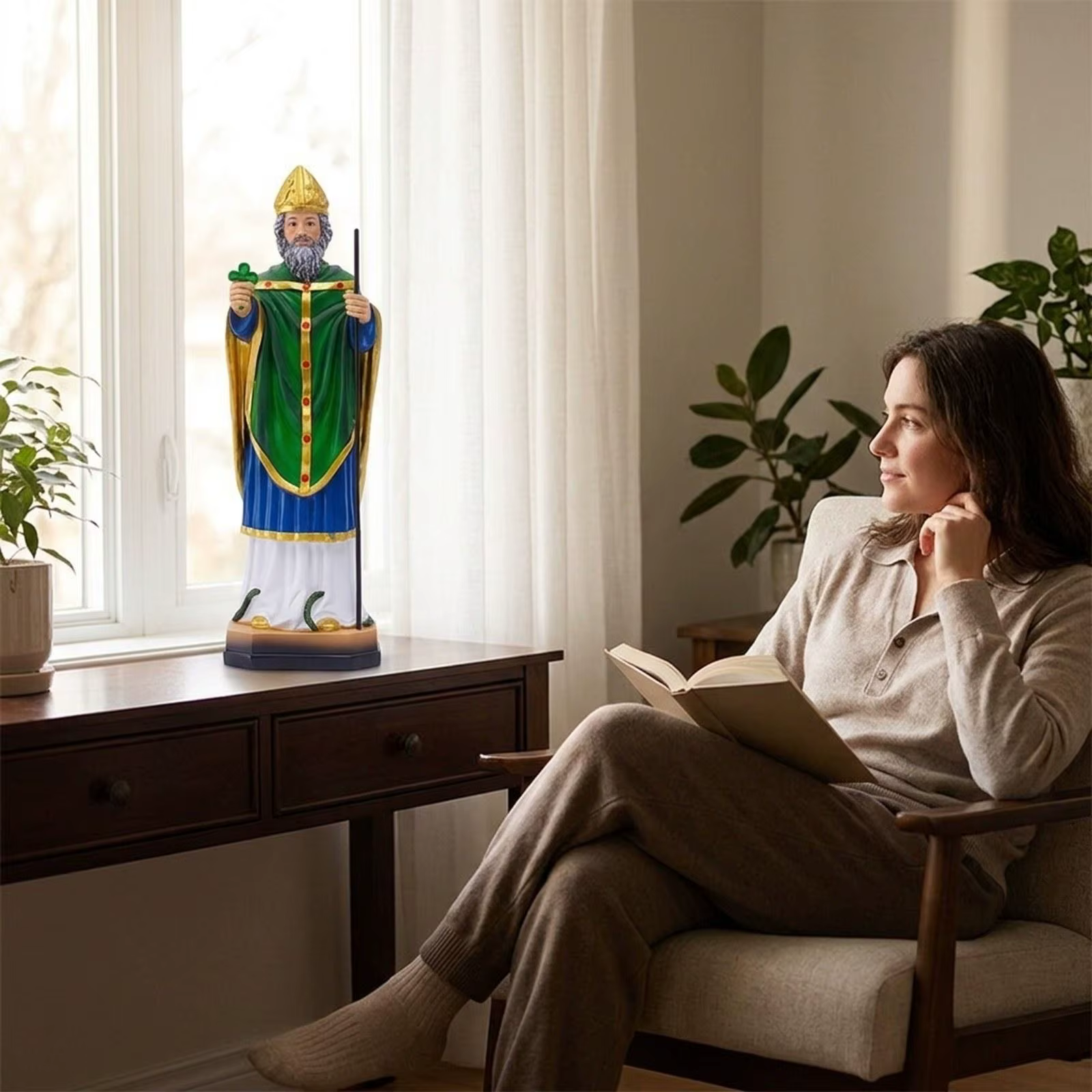 Estatua decorativa de santo para hogares con gatos y perros - imagen 3
