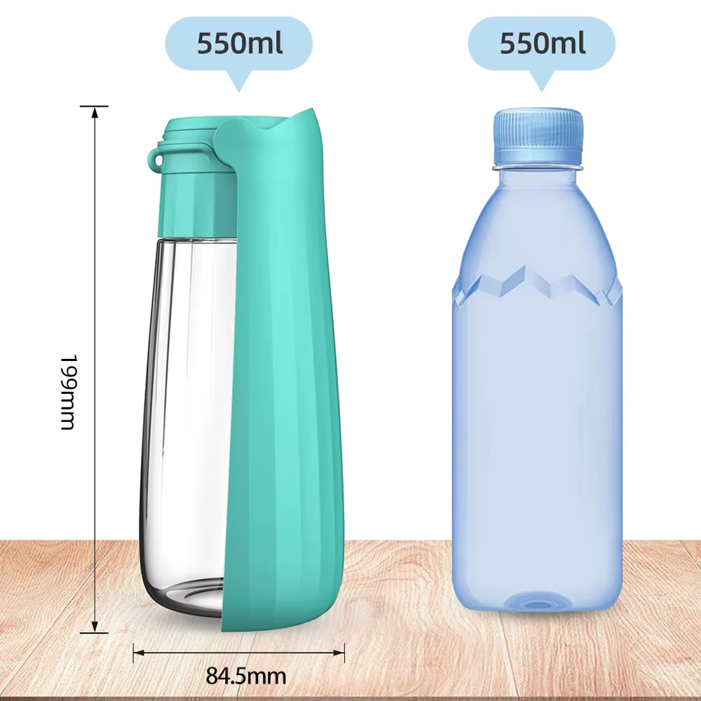 Botella Holapet en uso durante una caminata