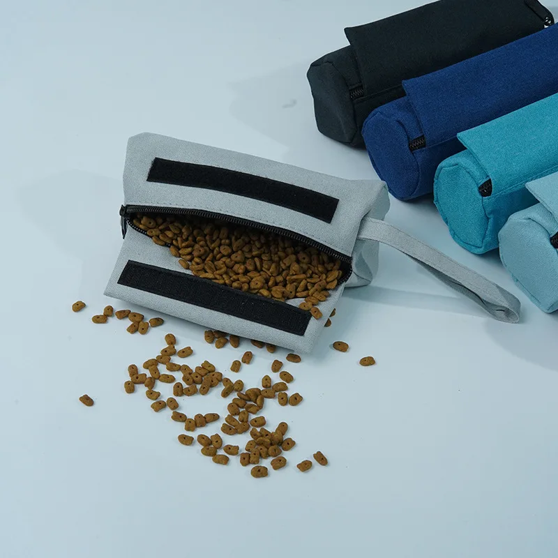 Bolsa de golosinas pawstrip sujeta a correa de perro