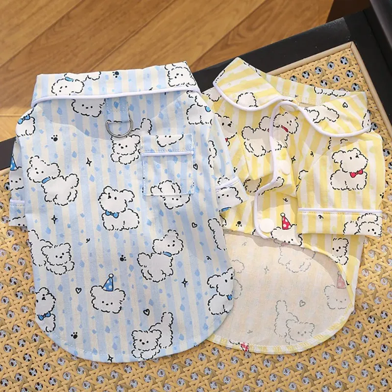 Detalle del estampado de dibujos animados de la camiseta
