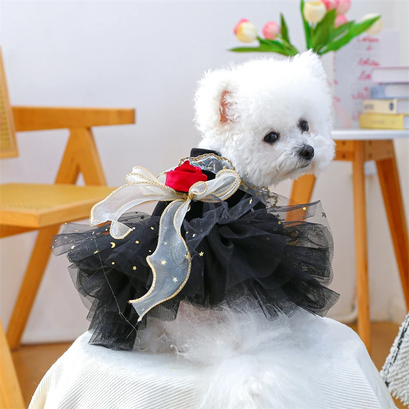 Vestido de terciopelo negro para perro con detalle de lazo rosa
