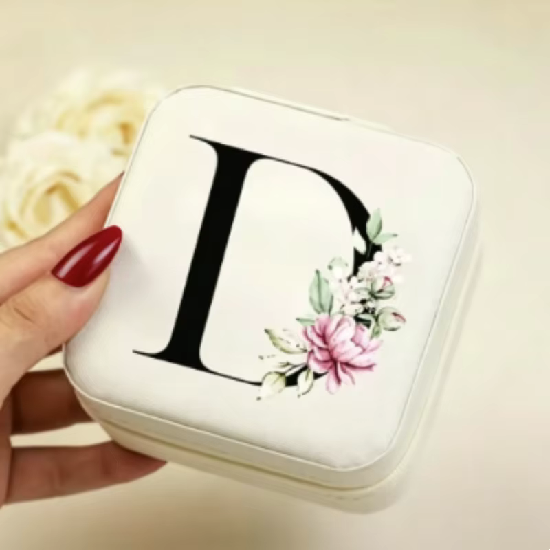 Estuche sobre superficie clara, ideal para regalo