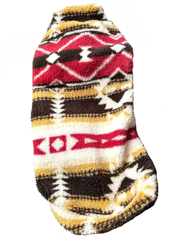 Perro con sudadera gruesa de invierno