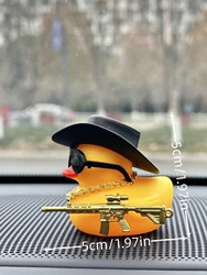 Pato de goma con gafas de sol para salpicadero del coche
