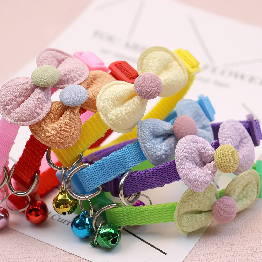 Collar ajustable con lazo y campana para perros y gatos pequeños - imagen 5