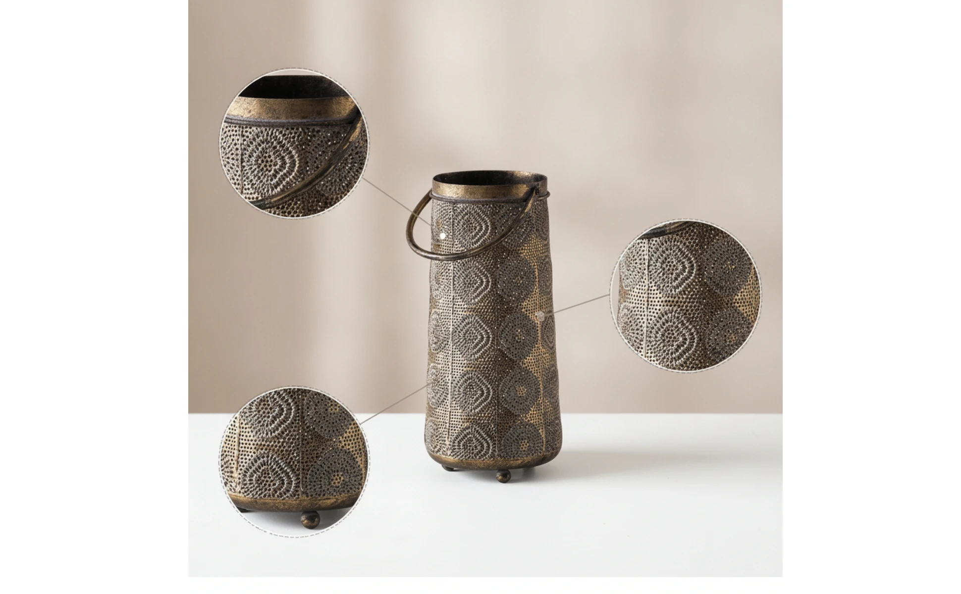 Farol metálico con asa decorativo estilo marroquí sobre mesa