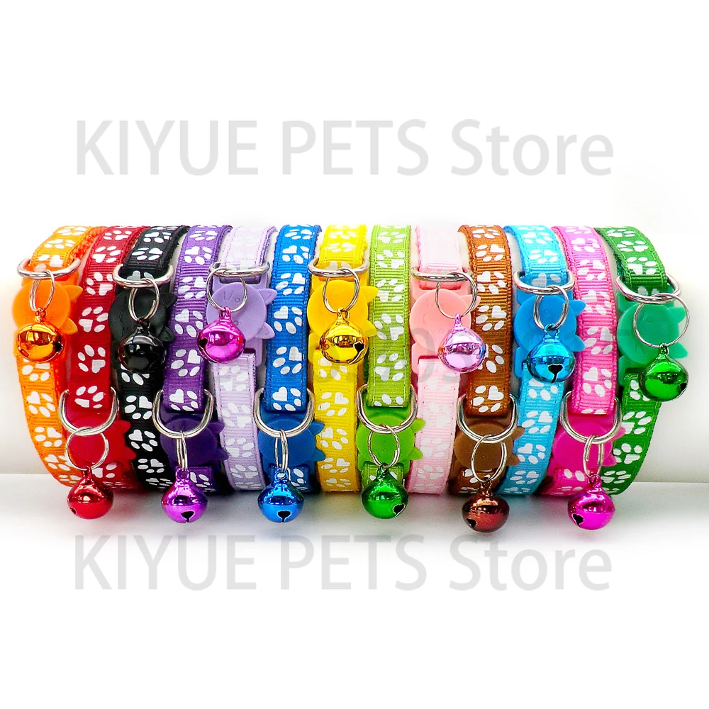 Collar antipérdida ajustable con campana y huellas para perros y gatos