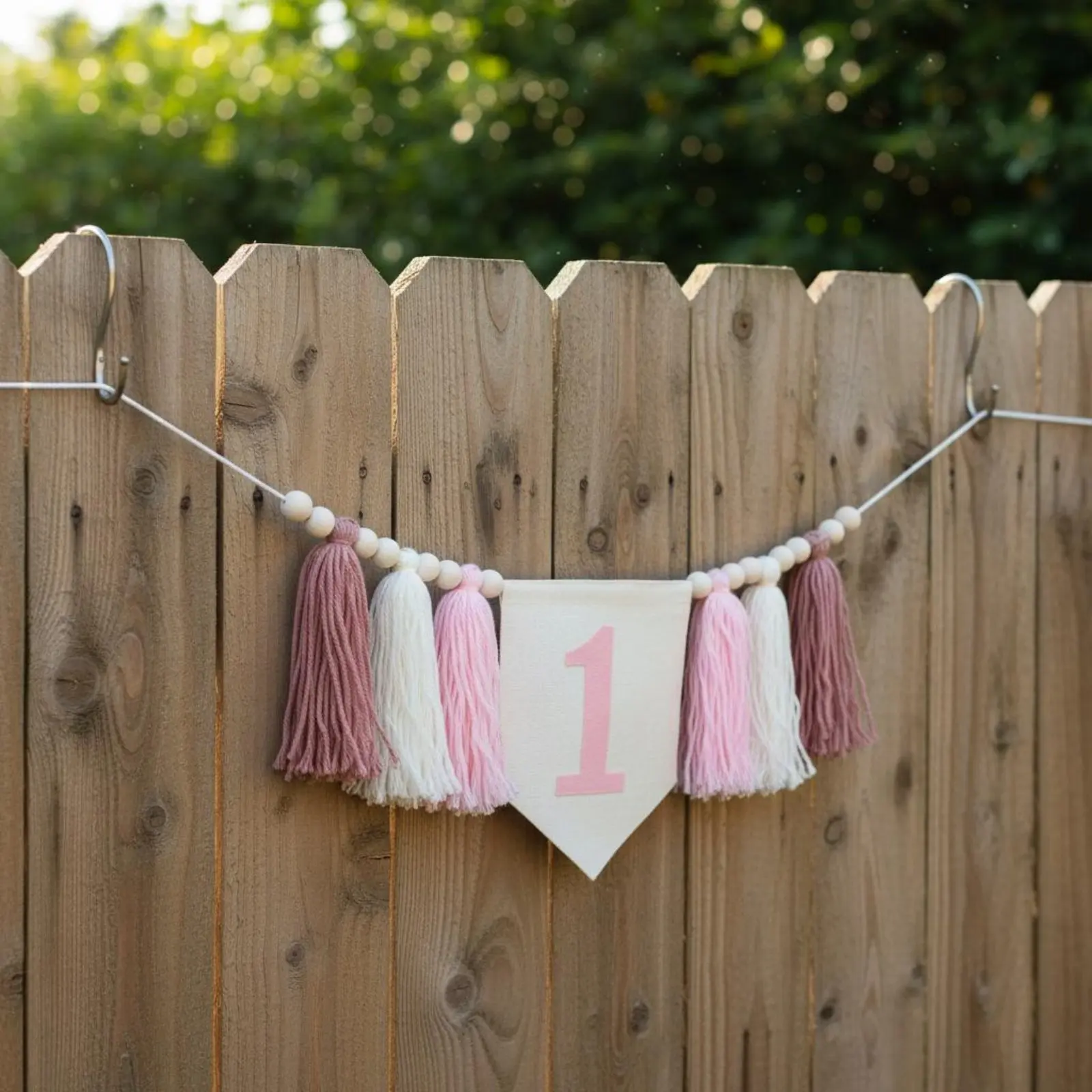 Guirnalda de cuentas de madera con borlas estilo boho para decorar - imagen 4