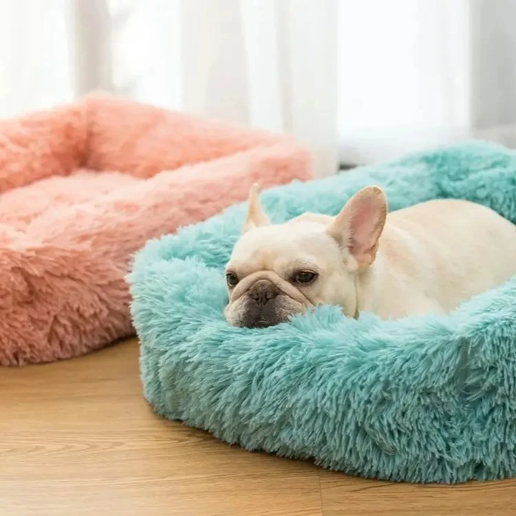 Cama rectangular de felpa para perros en tamaño L