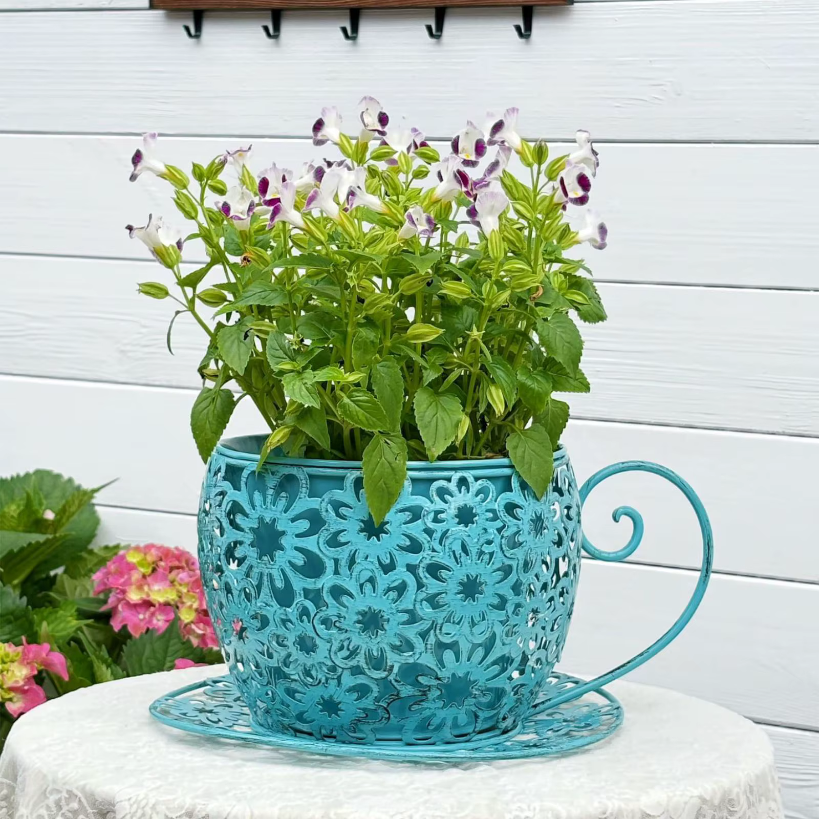 Maceta decorativa metálica para jardín, patio y hogar - imagen 2