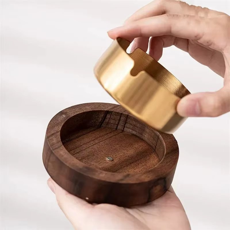 Cenicero cubierto a prueba de viento de madera de nogal con tapa - imagen 2