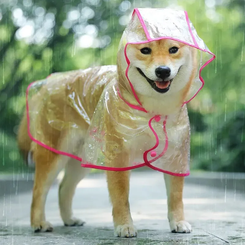Detalle de la capucha del poncho para perros