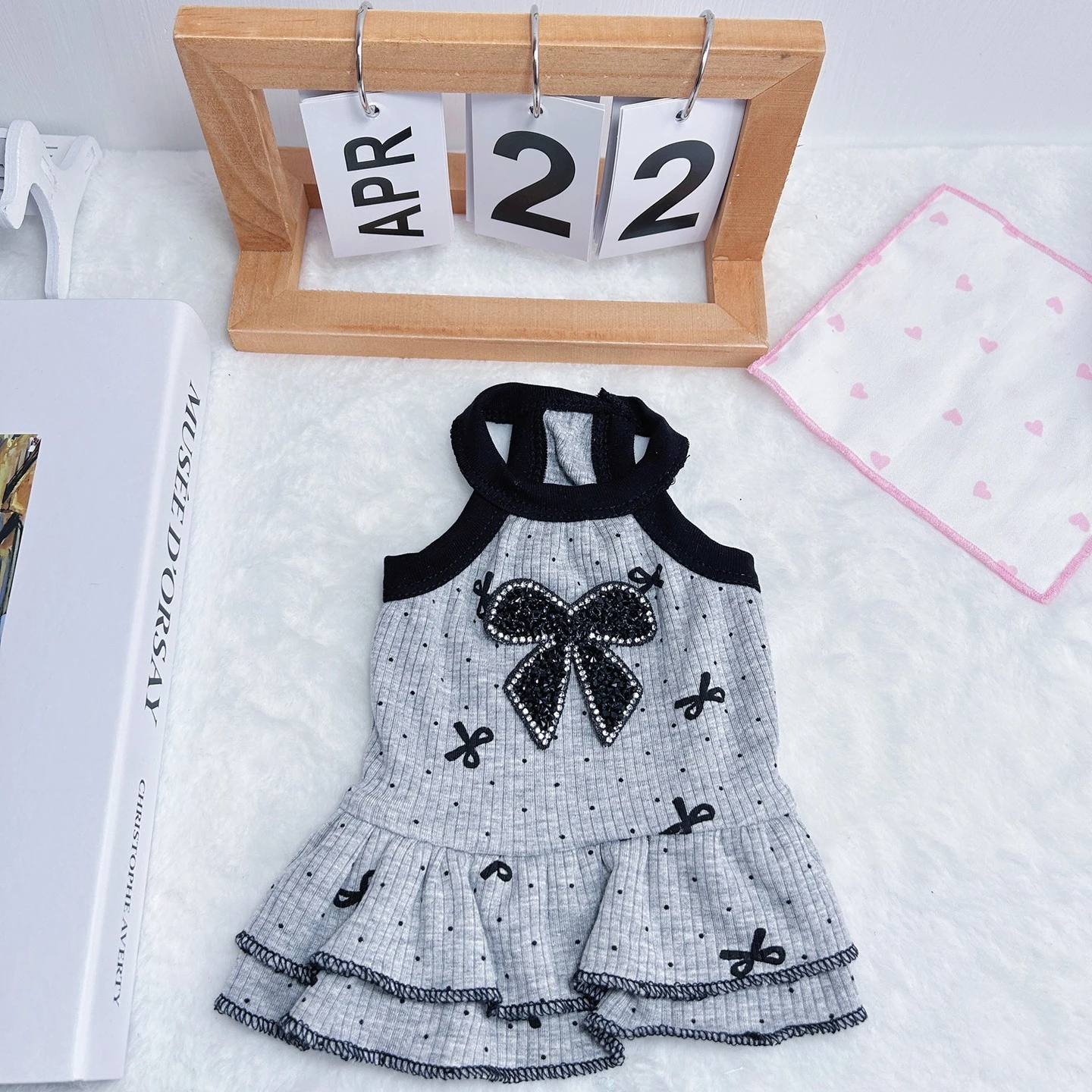 Vestido camisero a cuadros con lazo y volantes para perros pequeños - imagen 5