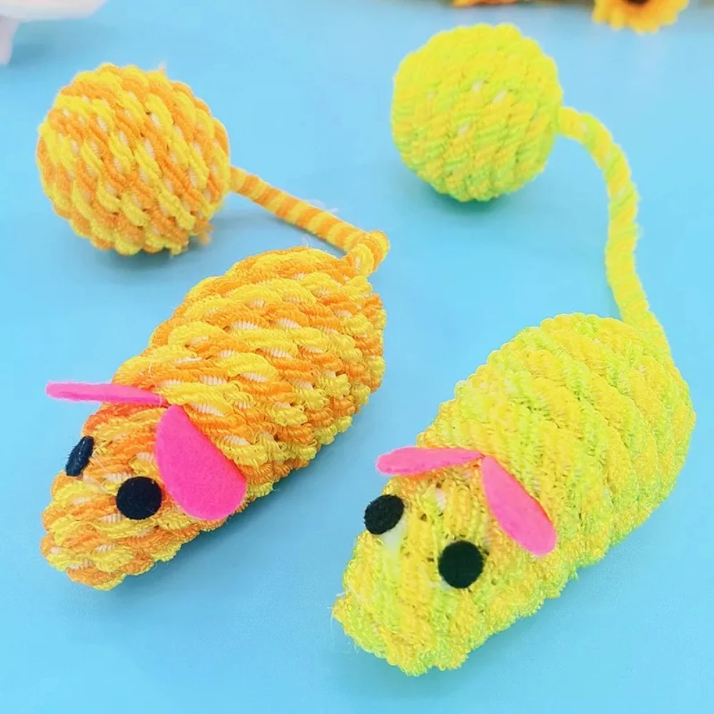 Ratón de peluche con cuerda para juego interactivo